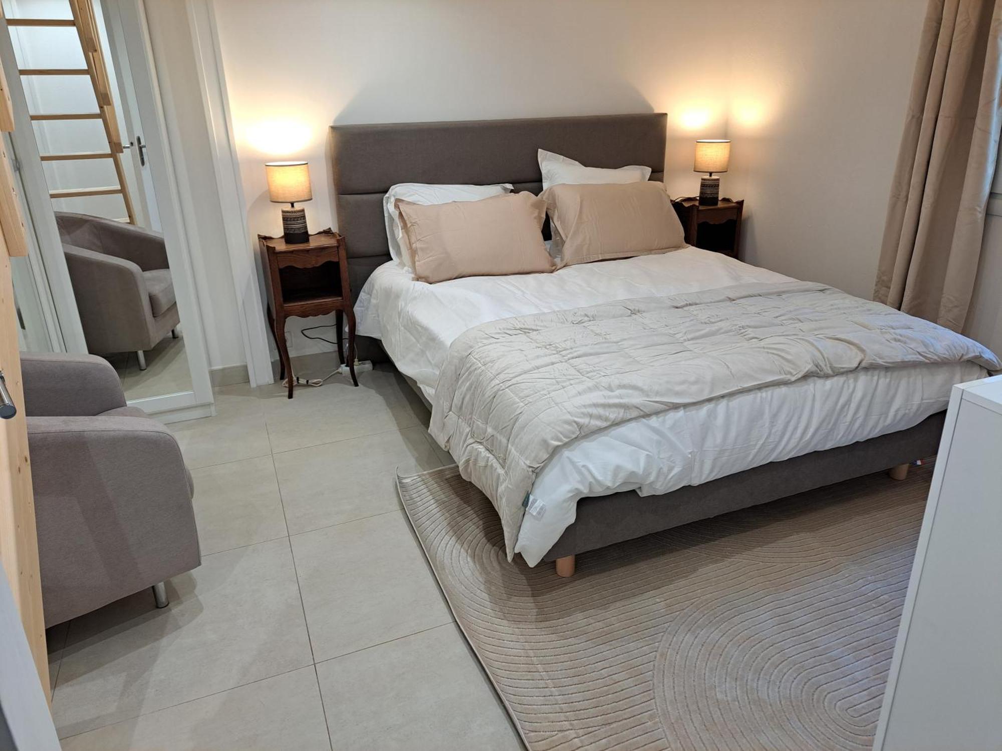 מוגין Maisonnette Au Milieu Des Pins מראה חיצוני תמונה