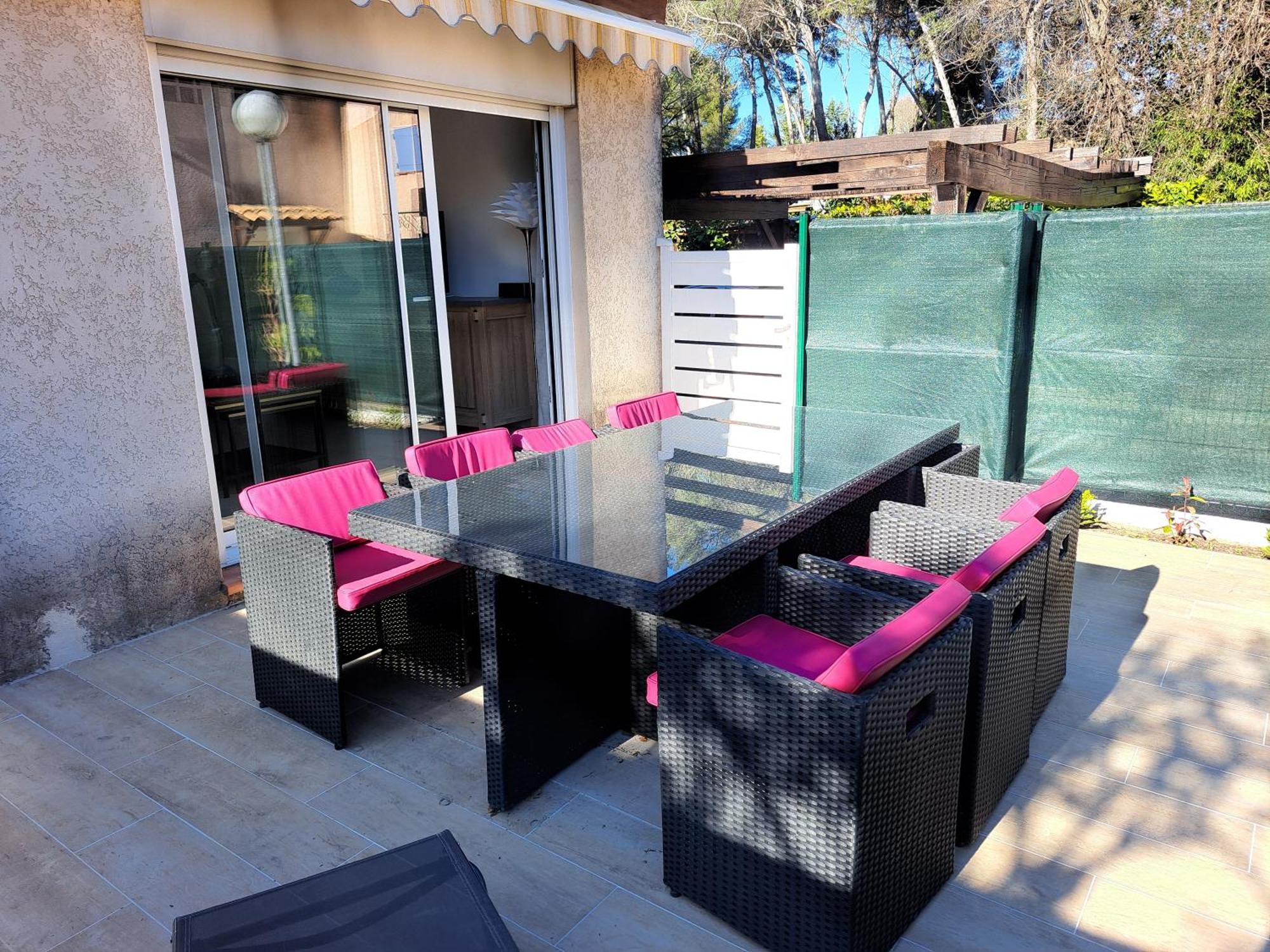 מוגין Maisonnette Au Milieu Des Pins מראה חיצוני תמונה