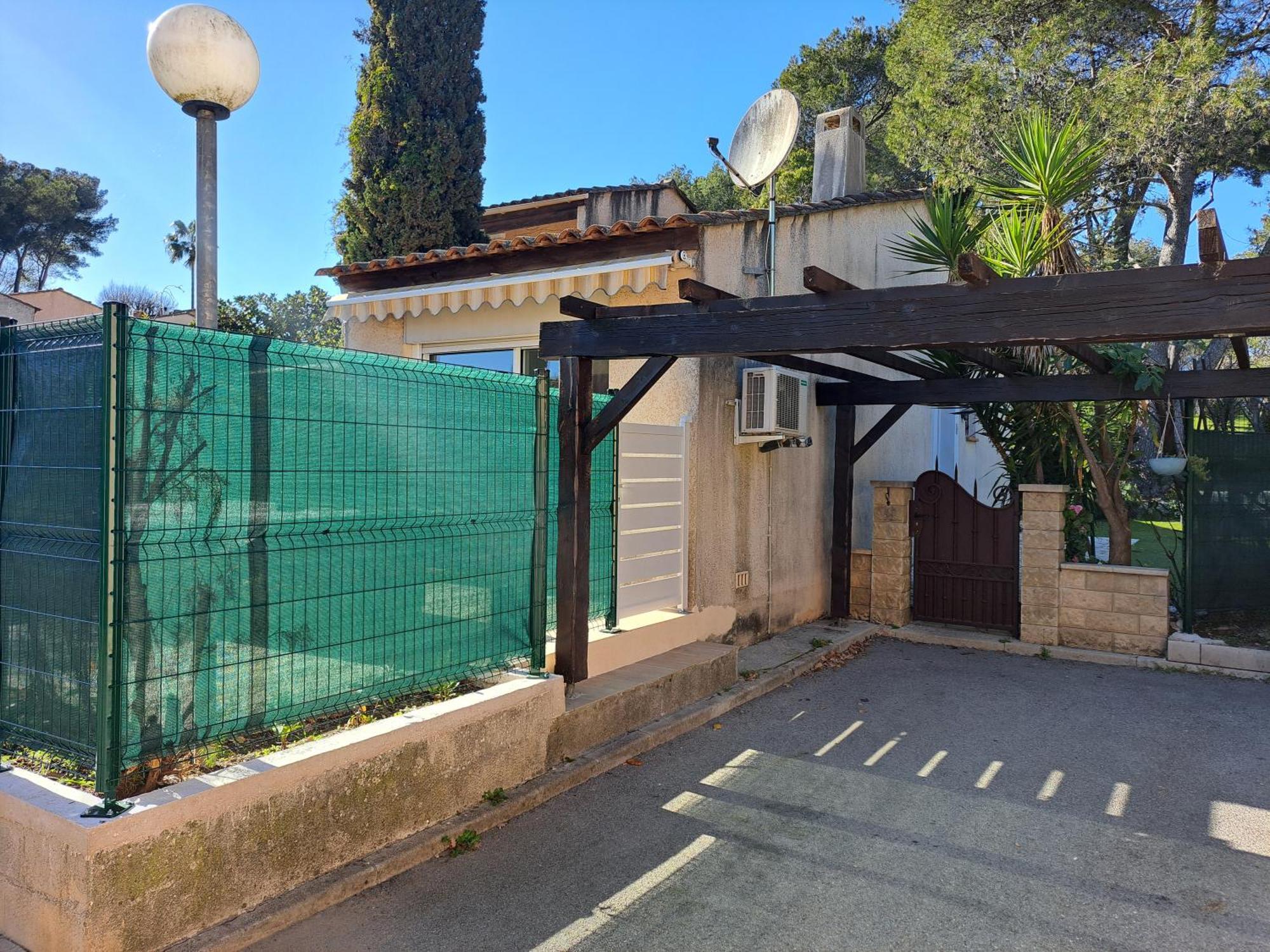מוגין Maisonnette Au Milieu Des Pins מראה חיצוני תמונה